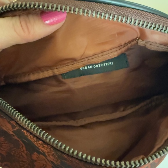 Urban Outfitters Jacquard Chocolate Brown Burgundy Dragon Floral Fanny Pack - Picture 5 of 8